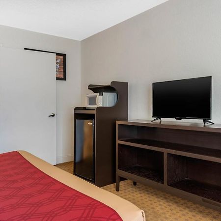 Econo Lodge Airport - Rj Stadium Тампа Екстер'єр фото
